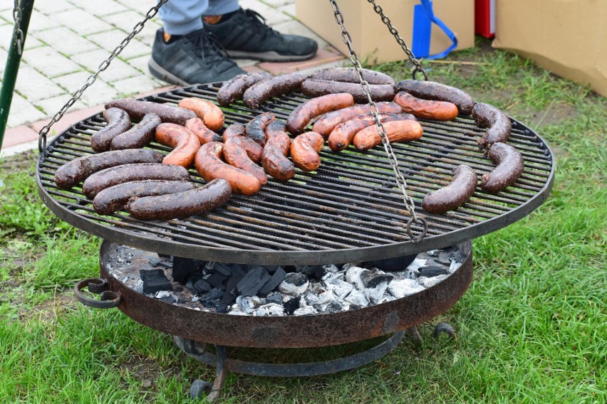 W Staszowie odbył się Piknik rodzinny - rodzice na boisko. Gramy dla Ani. Zbierano fundusze na leczenie Anny Misztal