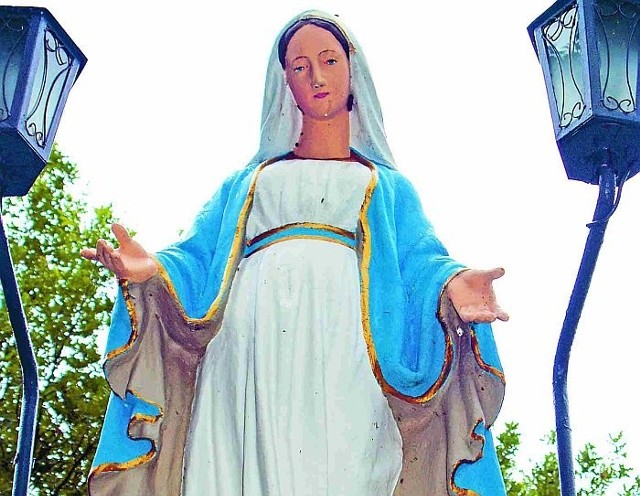 Figurka Matki Boskiej w Różanie. To z jej oczu miały płynąć zamarzające łzy