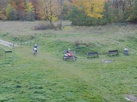 Zdjęcia dokumentujące niszczenie wałów ziemnych na forcie...