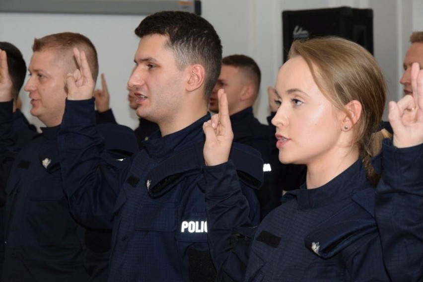 17 nowo przyjętych policjantów złożyło ślubowanie w...