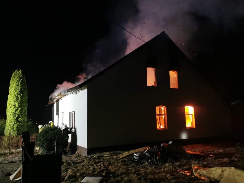 W nocy w Charbowie w powiecie gnieźnieńskim wybuchł pożar...