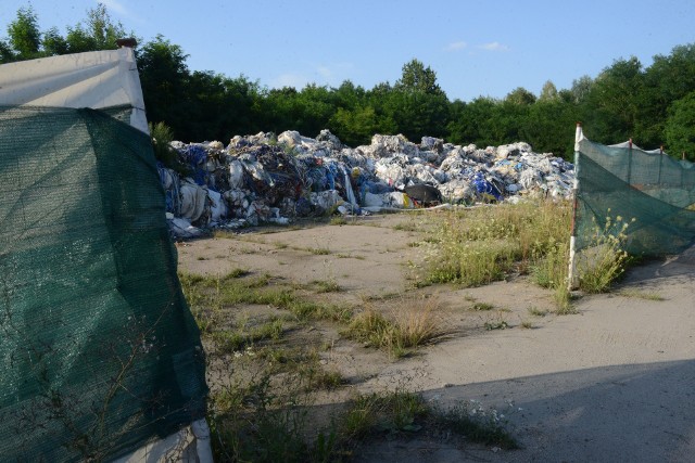 Ludzie coraz częsciej skarżą się na śmierdzące sąsiedztwoMieszkanie w pobliżu sortowni, wysypisk, biogazowni i zakładów przetwórstwa odpadów oznacza narażenie na kontakt z przykrymi zapachami w powietrzu.