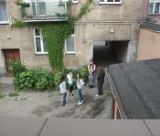 Młodzi palacze przeszkadzają lokatorom z ulicy Prusa