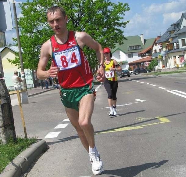 Ihar Teterukov wygrał ubiegłoroczne zawody, XIV Półmaratonu Kurpiowskiego.