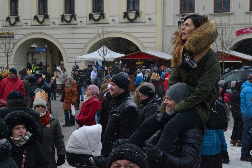 Orszak Trzech Króli w Cieszynie z prezydentem Andrzejem Dudą i Agatą Dudą ZDJĘCIA i WIDEO