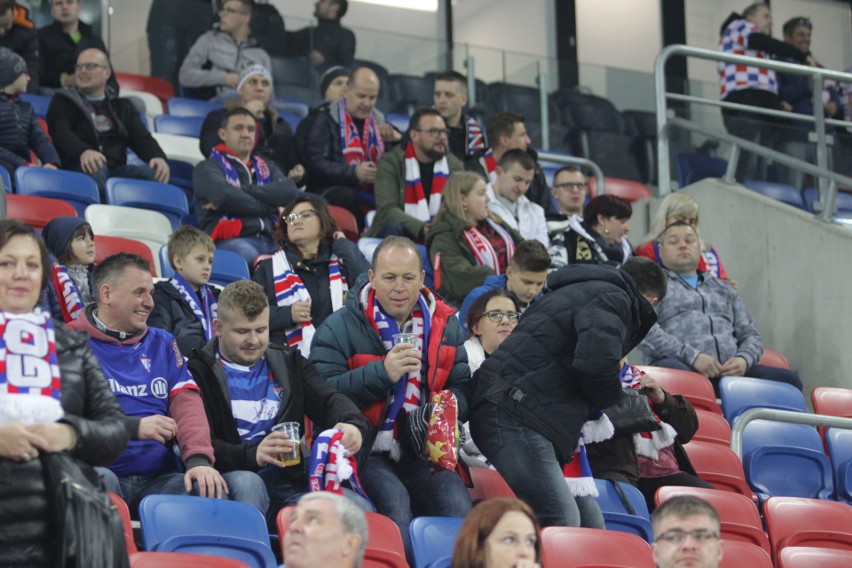 Górnik Zabrze - Śląsk Wrocław. Kibice odśpiewali hymn ZDJĘCIA KIBICÓW