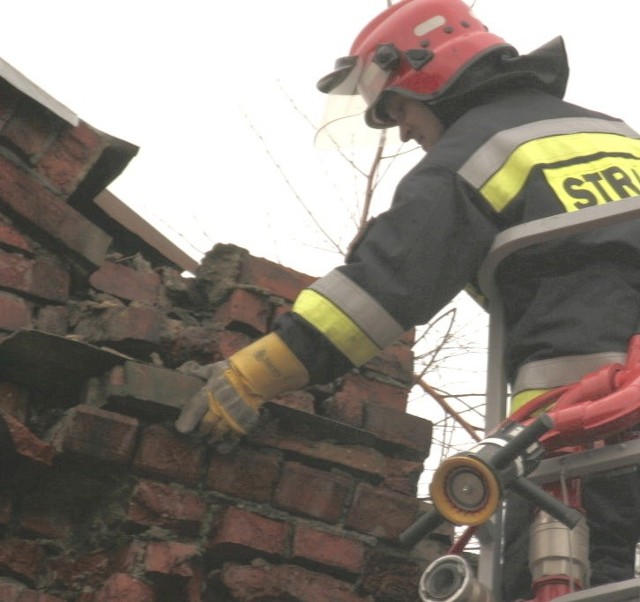 O bezpieczeństwo przechodniów na ul. Giełczyńskiej musieli zadbać w sobotę strażacy