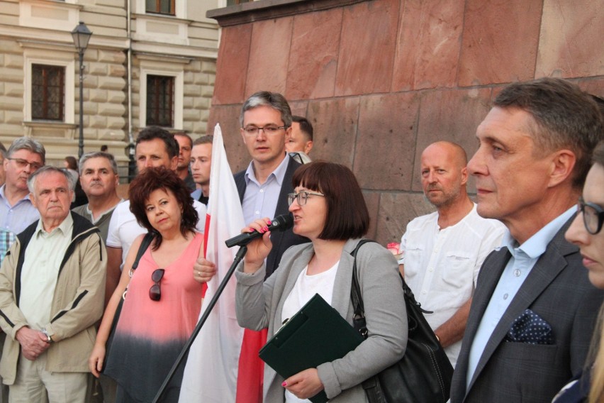 Wielka manifestacja w centrum Kielc „Wolne Sądy” z tysiącami uczestników  