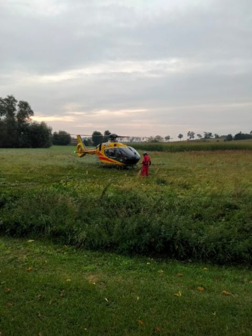 Czołowe zderzenie osobówki z ciężarówką w Czerwonej Wsi....