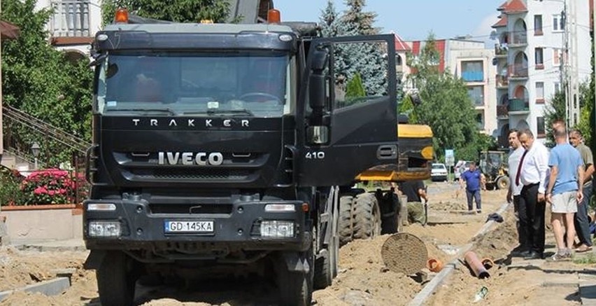 Nawierzchnia jezdni i chodników zostanie pokryta kostką...