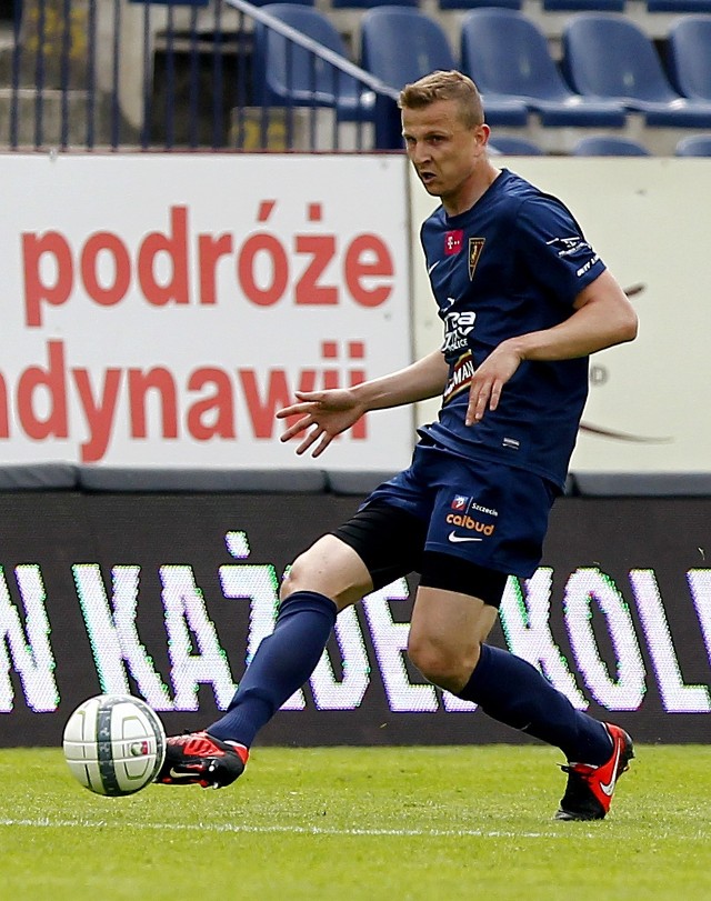 Maciej Dąbrowski twierdzi, że dobrze układa mu się współpraca na środku obrony z Wojciechem Gollą.