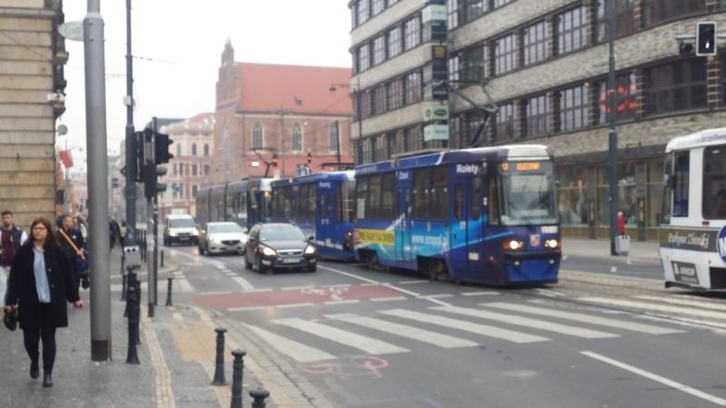 Wrocław: Awaria tramwaju 17 na ul. Świdnickiej. Opóźnienia na kilku liniach