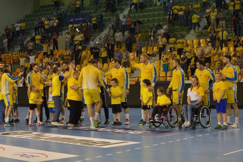Osoby niepełnosprawne wyprowadziły gwiazdy PGE VIVE na mecz z Kaliszem