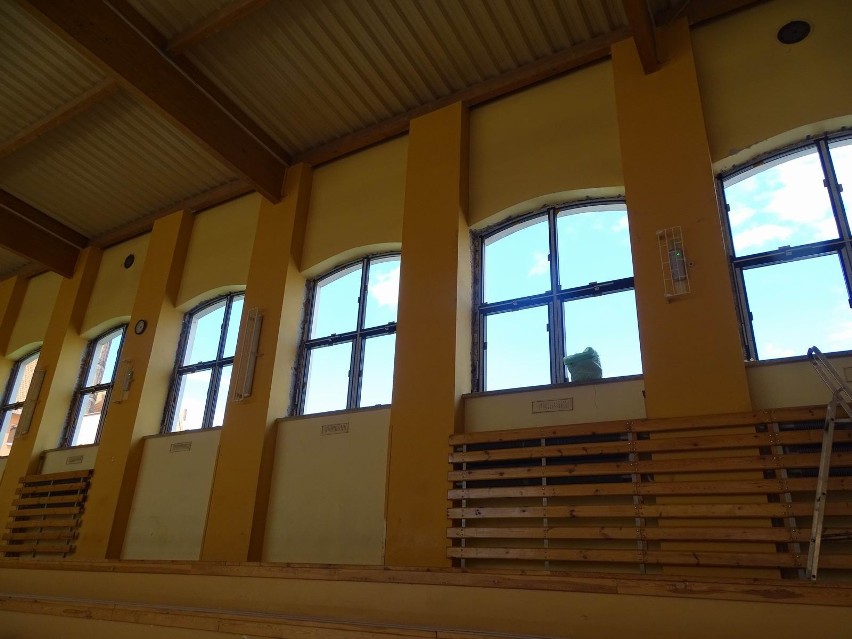 Wymiana okien w Szkole Podstawowej nr 2 w Chełmnie