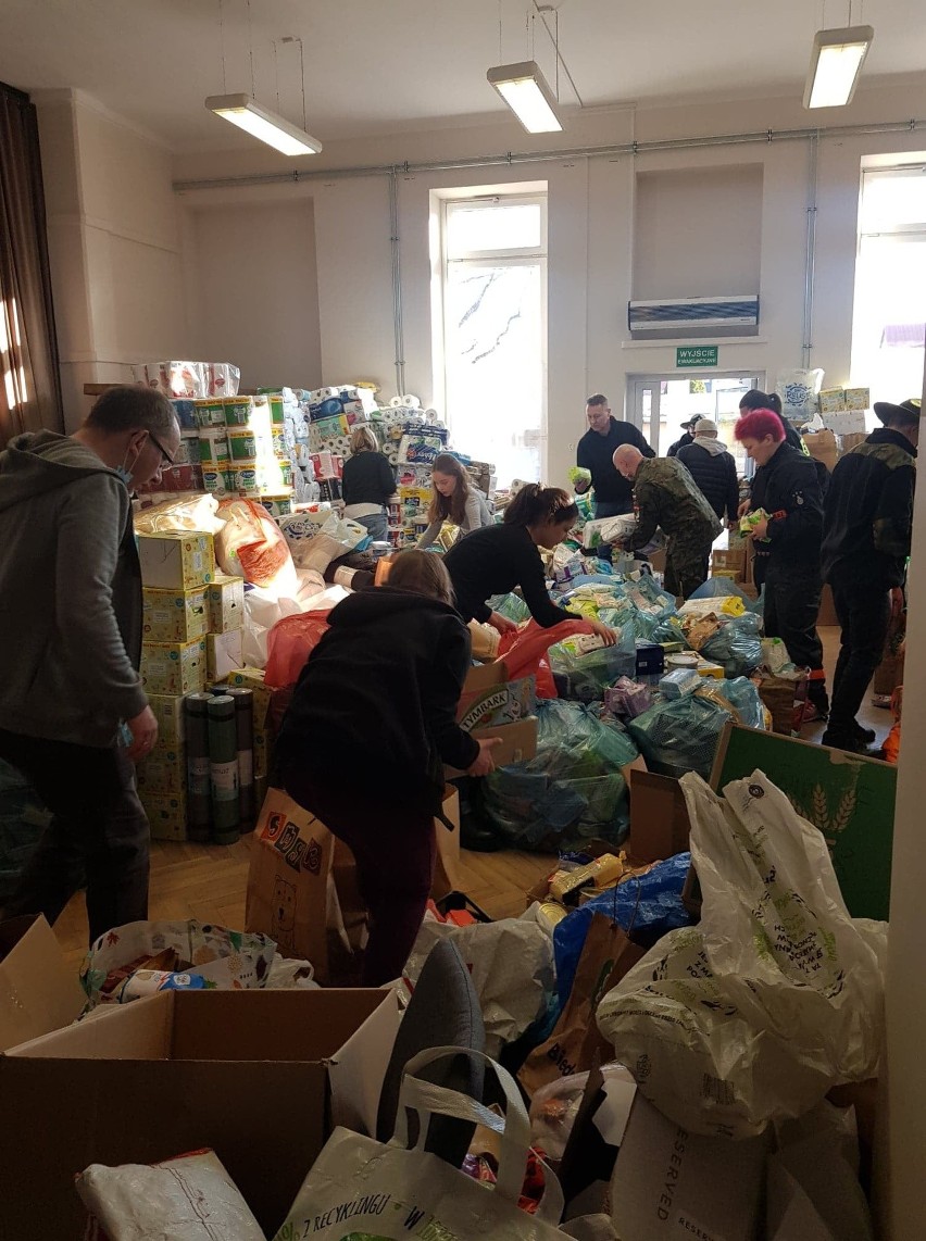 Mielec zorganizował już trzecią zbiórkę darów dla potrzebujących i wkrótce kolejny transport wyjedzie na Ukrainę