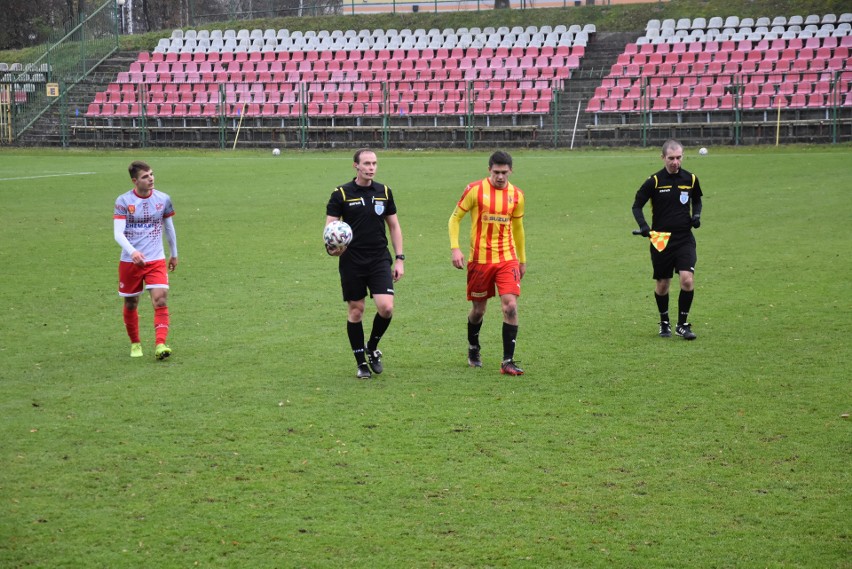 Rezerwy Korony Kielce przegrały w trzecioligowym mecz z KS Wiązownica 3:4, mimo że po siedmiu minutach prowadziły 2:0 [ZDJĘCIA, WIDEO]