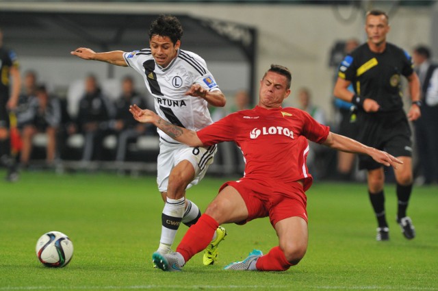 Guilherme (Legia, z lewej) kontra Ariel Borysiuk (Lechia)