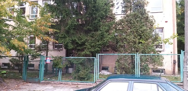 Stary budynek przy ulicy Pieszej służył mieszkańcom 50 lat, na jego miejscu powstanie apartamentowiec.