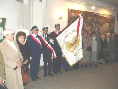 Powinno się też w takim muzeum zebrać wszystkie sztandary organizacji kombatanckich. Bo taka jest prawda, że noszenie ich przez nas niedługo się skończy - mówi Tadeusz Chwiedź, prezes zarządu głównego Związku Sybiraków.