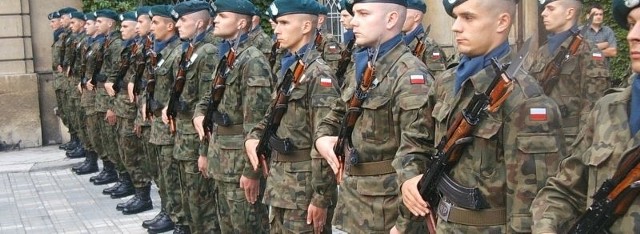 Od 2009 roku pobór nowych rekrutów do armii zostaje zawieszony.