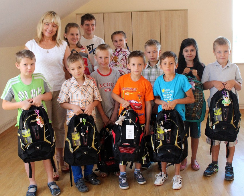 Wyprawka szkolna dla 160 dzieci z Podkarpacia