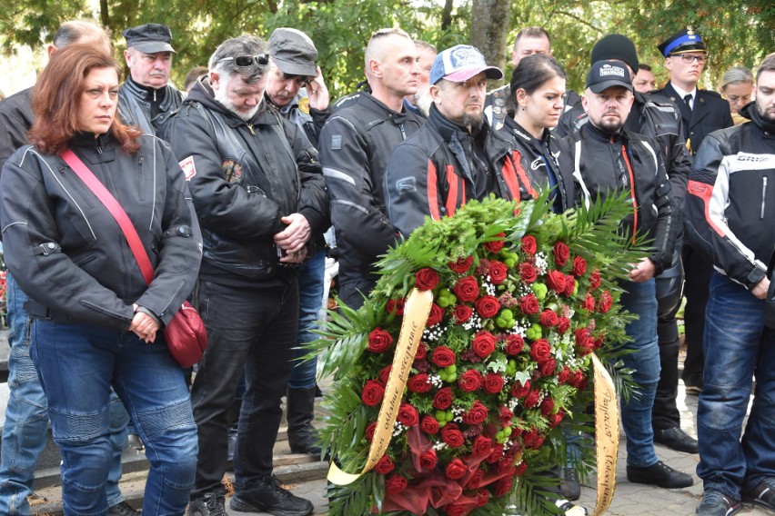 Na cmentarzu w Szubinie pożegnano Jacka Rosińskiego,...