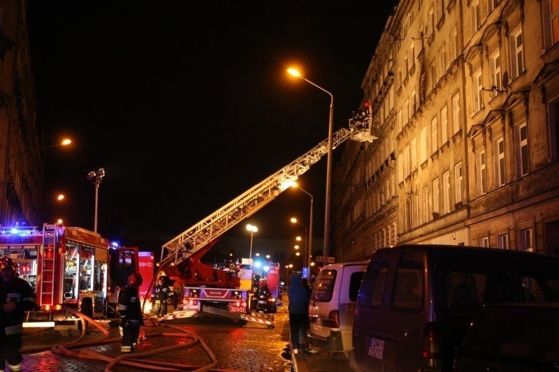 Pożar przy ul. św. Wincentego. Jedna osoba ciężko poparzona (FILM, ZDJĘCIA)