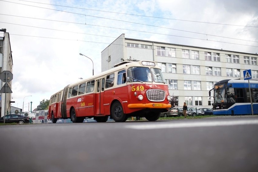 Kraków. Parada zabytkowych i współczesnych pojazdów MPK [ZDJĘCIA]