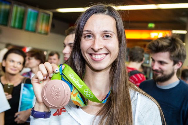 24.08.2016 warszawa lotnisko chopina powrot polskich olimpijczykow z olimpiady w rio 2016 olimpiada olimpijczyk sport nz oktawia nowacka fot. szymon starnawski / polska press