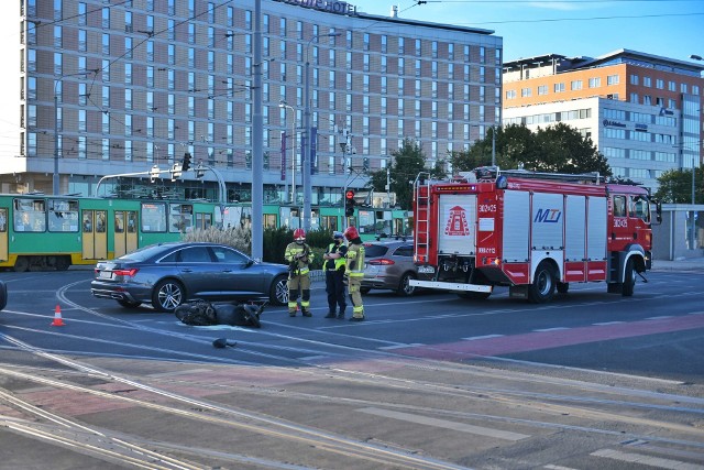 Do groźnego wypadku doszło w piątek, 18 września po godz. 17 na rondzie Kaponiera w Poznaniu.Przejdź do następnego zdjęcia ------>