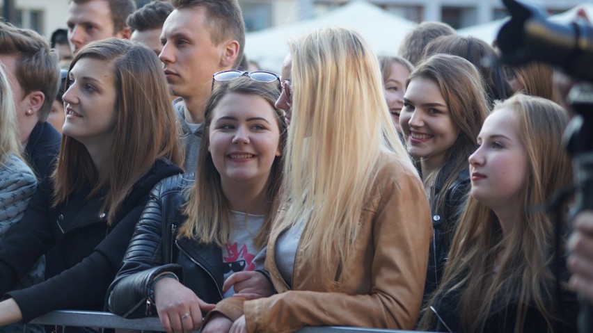 Rybnik oszalał! Dzikie tłumy na koncercie Miuosha i O.S.TR.