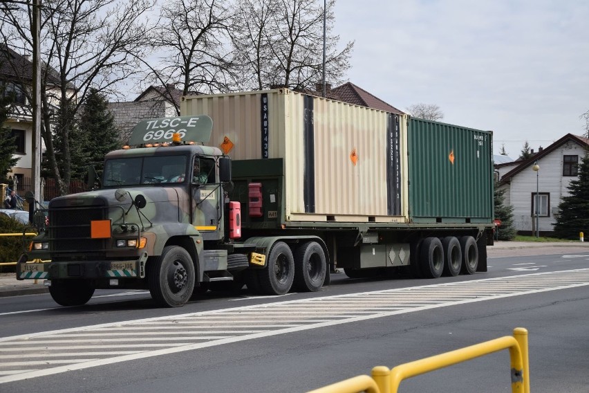 Setki pojazdów NATO na drogach regionu (zdjęcia, wideo)