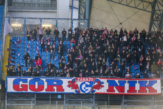 Kibice Górnika Zabrze na meczu w Poznaniu z Lechem   Zobacz kolejne zdjęcia. Przesuwaj zdjęcia w prawo - naciśnij strzałkę lub przycisk NASTĘPNE