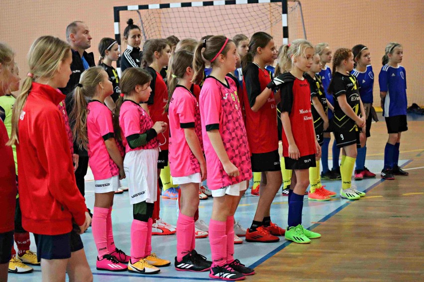 Młodzież zagrała w Finałowym Turnieju Dziewcząt w kategorii orliczek. Zmagania odbyły się w Daleszycach. Zobacz zdjęcia z tego wydarzenia