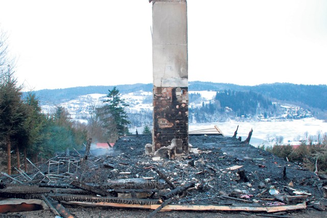 Za przyczynę pożaru wstępnie uznano nieszczelność komina. Straty wynoszą ok. 280 tys. zł