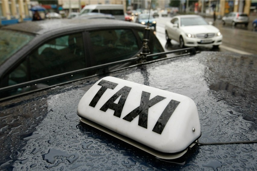 Wrocław: Miasto wypowiada wojnę nielegalnym taksówkom. Połowa kierowców taxi jeździ na lewo?