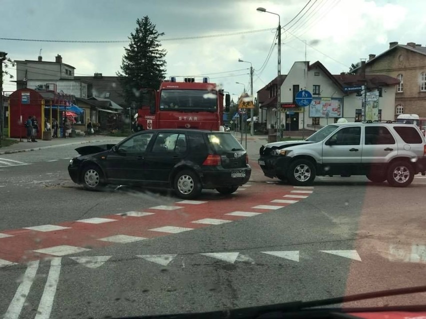 Wypadek w Choroszczy. Volkswagen zderzył się z fordem