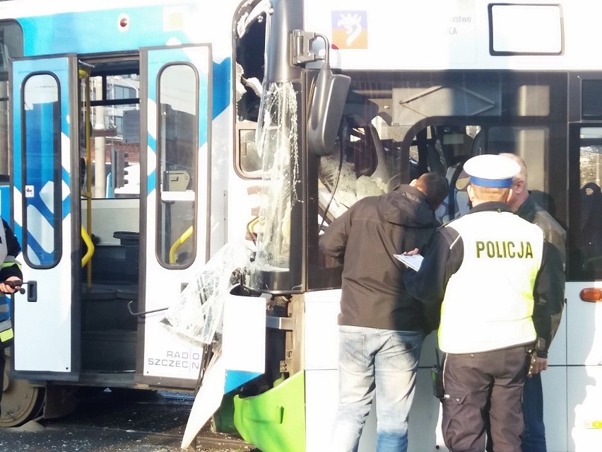 Poważny wypadek na Bramie Portowej. Jedenaście osób rannych