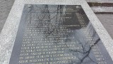 Sosnowiec: przy pomniku w Ostrowach Górniczych jest już nowa tablica ZDJĘCIA