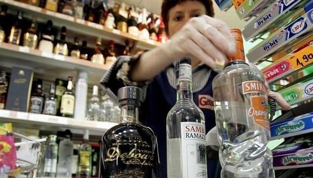 Zdaniem wnioskodawców zakaz nie powinien być różnicowany od rodzaju sprzedawanego alkoholu oraz miejsca sprzedaży