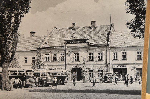 Prezydium Miejskiej Rady Narodowej w Myślenicach (kamienica Obońskich w Rynku, najstarsza murowana kamienica w mieście)