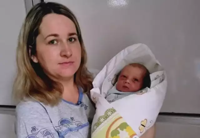 Pięć minut po północy przyszło na  świat pierwsze dziecko w powiecie żywieckim. W miejscowym Szpitalu Powiatowym urodził się chłopczyk. Ważył 3200 g i mierzył 56 cm.