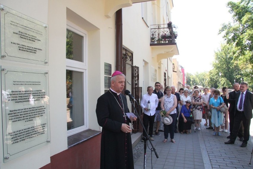Uroczystości upamiętniające pogrom Żydów w Kielcach z udziałem prezydenta oraz biskupa
