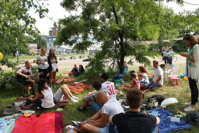 Tak w zeszłym roku krakowianie piknikowali na Zabłociu