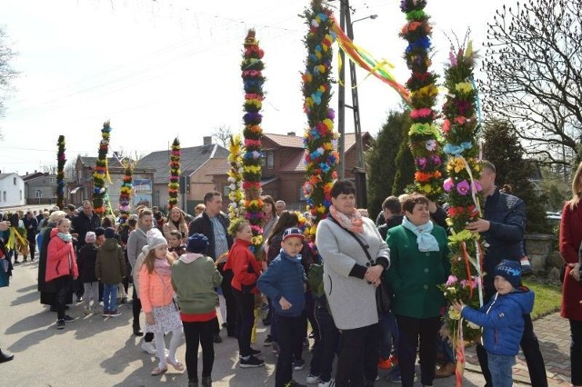 W Niedzielę Palmową, 5 kwietnia, nie odbywają się tradycyjne procesje z palmami, nie ma też święcenia palm. Przypominamy te piękne uroczystości z ostatnich lat.WIĘCEJ ZOBACZ NA KOLEJNYCH SLAJDACH >>>>>>>>>>>>>>>>>>>>Na zdjęcia: Uroczystości w Kurzelowie - 2019 rok.