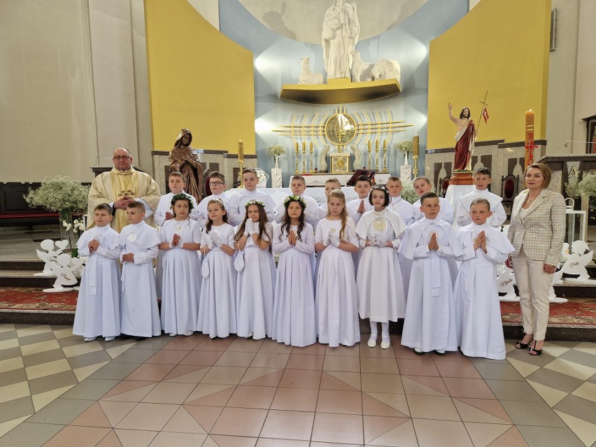 Ostrów Mazowiecka. Komunia Święta w parafii Chrystusa Dobrego Pasterza. 15.05.2022