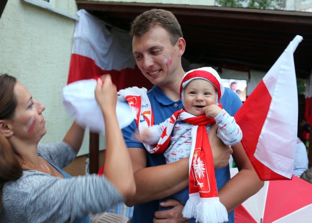 Półroczny Mateusz Kowalczyk był jak dotąd najmłodszym kibicem w „Strefie u Rysia” w Opolu. Wspólnie z nim Biało-Czerwonym kibicowali rodzice: Mariusz i Agnieszka Kowalczykowie.