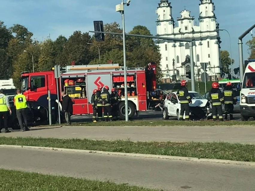 Przybyłe na miejsce dwa zastępy straży pożarnej...