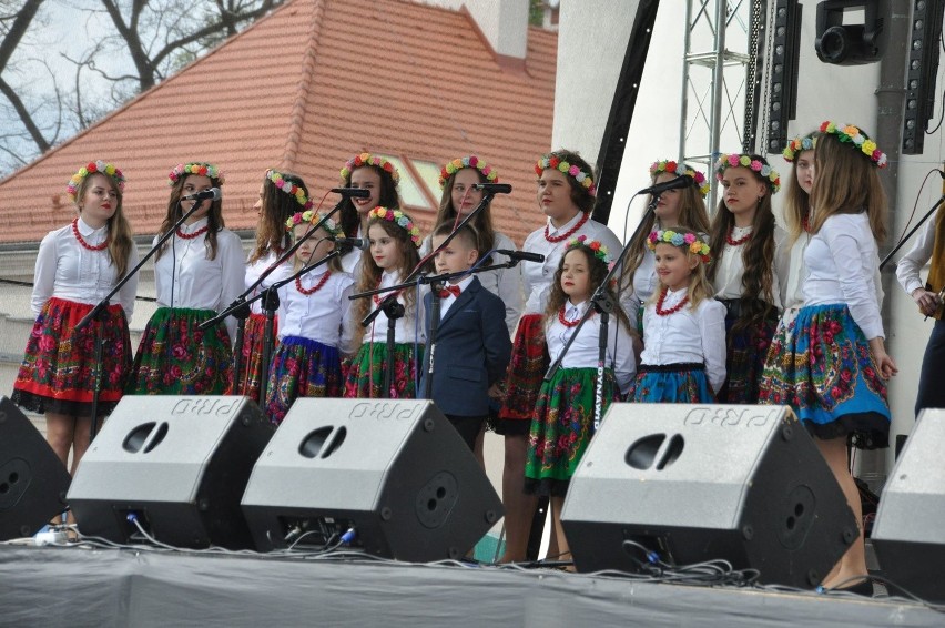 Gmina Orońsko. Guzowianki zaprezentowały oficjalny teledysk hymnu Światowych Dni Młodzieży