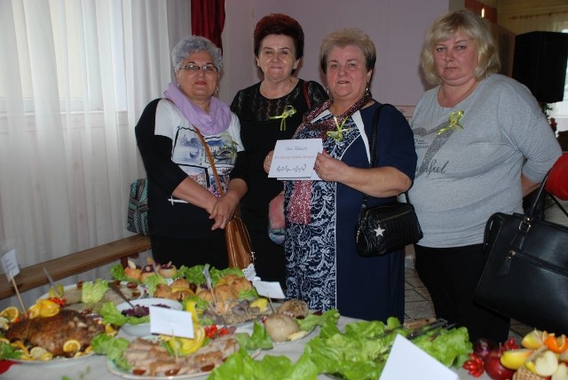 Panie z KGW Radziejów na zeszłorocznej wystawie kaczyny w Topólce